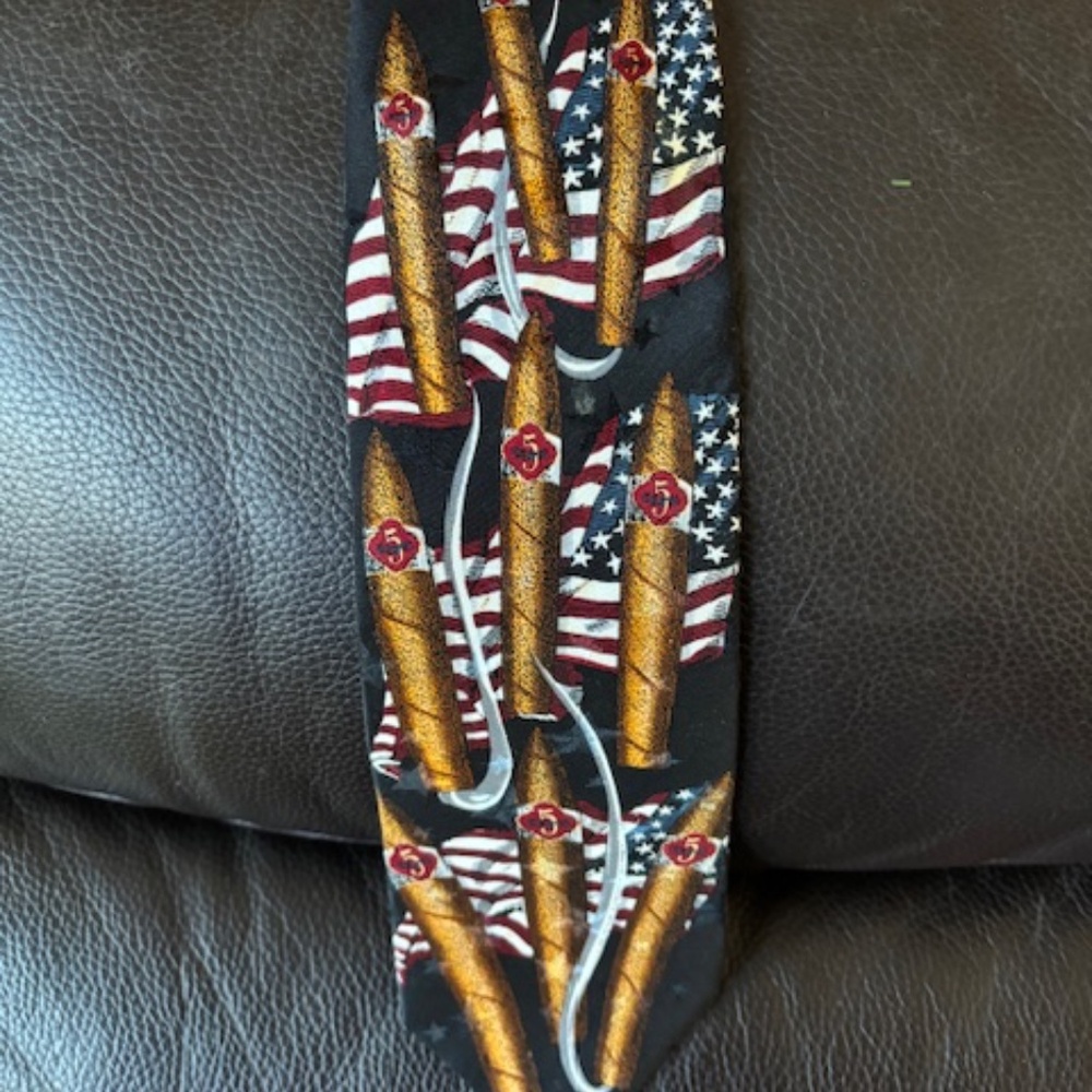 CIGAR Van Heusen tie- "Smoking Cigars"- NICE